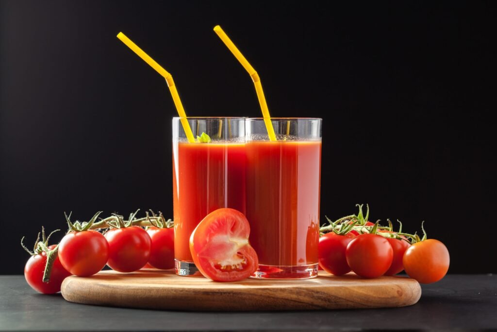 cherry tomato juice, apple tomato juice, low calorie juice recipe, detox juice, antioxidant juice, fresh fruit vegetable juice, juicer recipe, weight loss drink, tomato apple cucumber juice